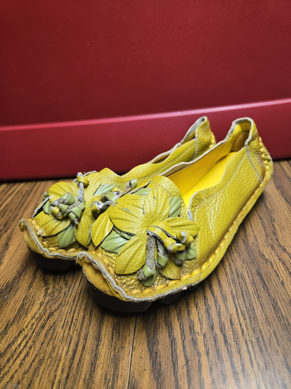 Women's Socofy Yellow Leather Flower-Appliqué Slip-On Flats.